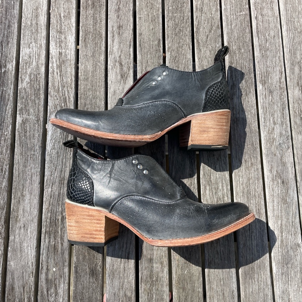 Freebird by Steven Sz 8 Sadie Black Leather Booties Wood Block Heel Snake Accent - Picture 14 of 14